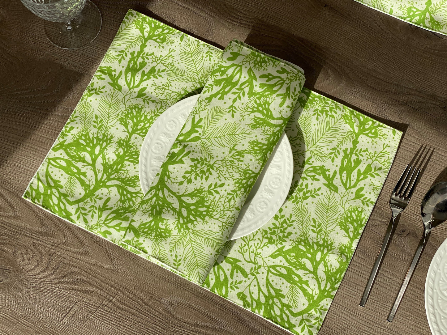 Set of 4 Summer Plants Placemat, Green Branches and Leaves Pattern, Machine washable Cotton Placemat