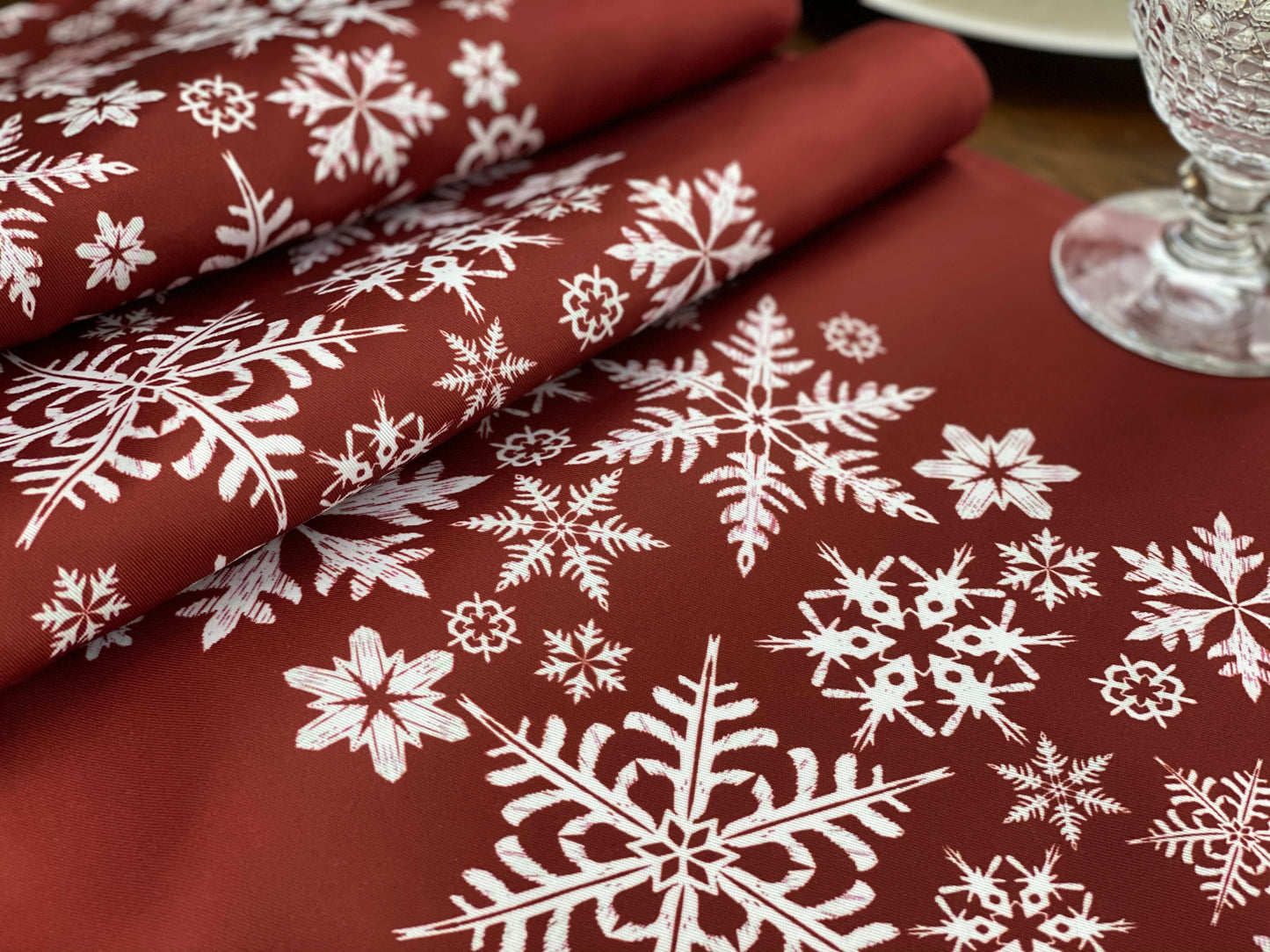 Double Sided Christmas Snowflakes Table Runner, 16" X 72" , Reversible Festive red centerpiece décor for new year spring party
