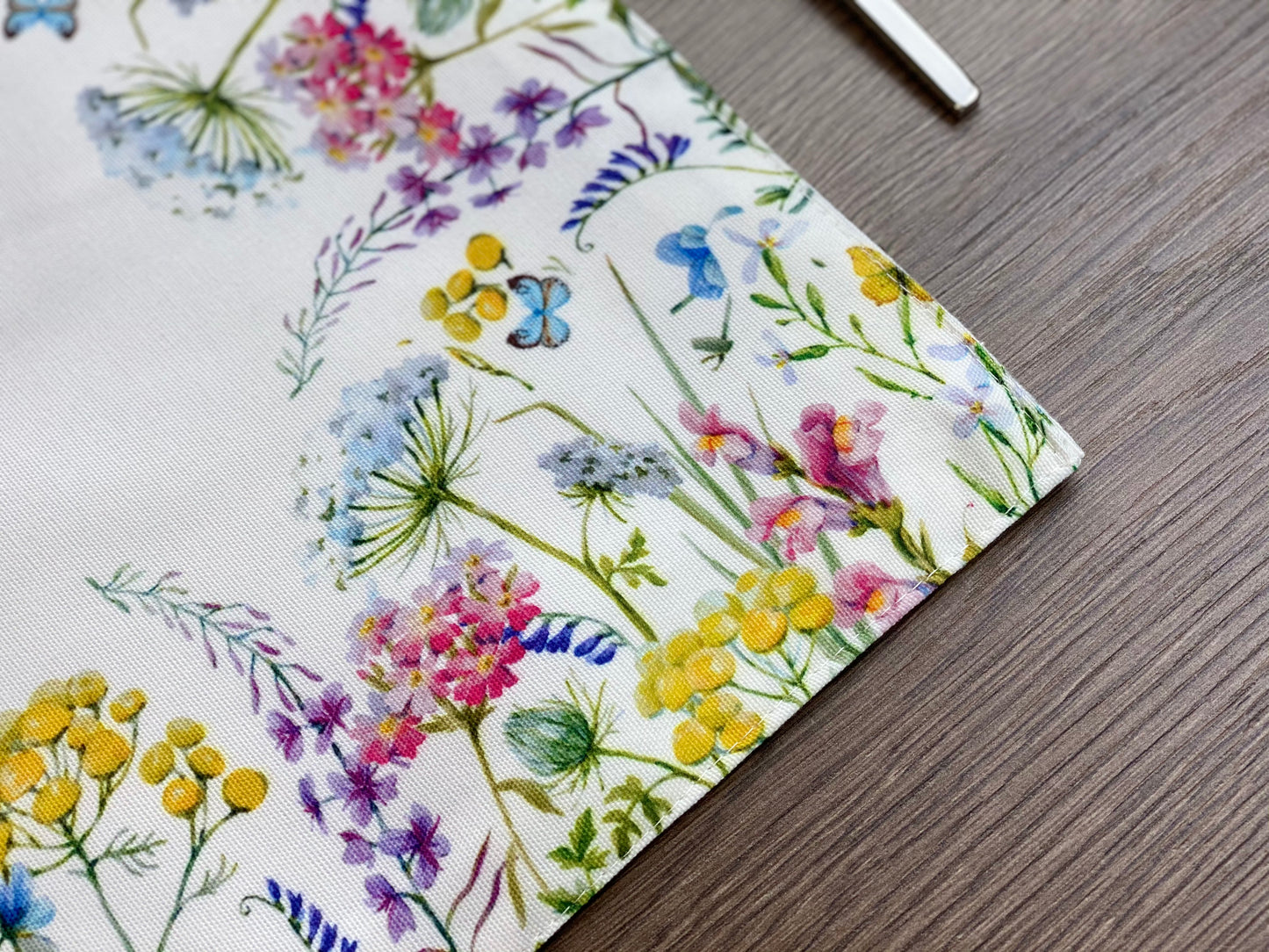 Set of 4 Wildflower and butterfly placemat, Field plants and floral botanical pattern, Washable Cotton Placemat for fall dining table