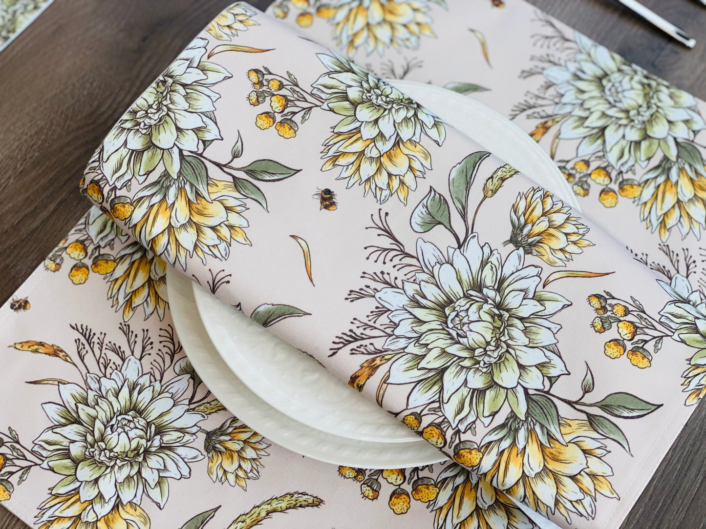Set of 4 Autumn yellow floral and Bee placemat, fall chrysanthemum and bees printed washable Placemat for fall dining table . 14" x 19".